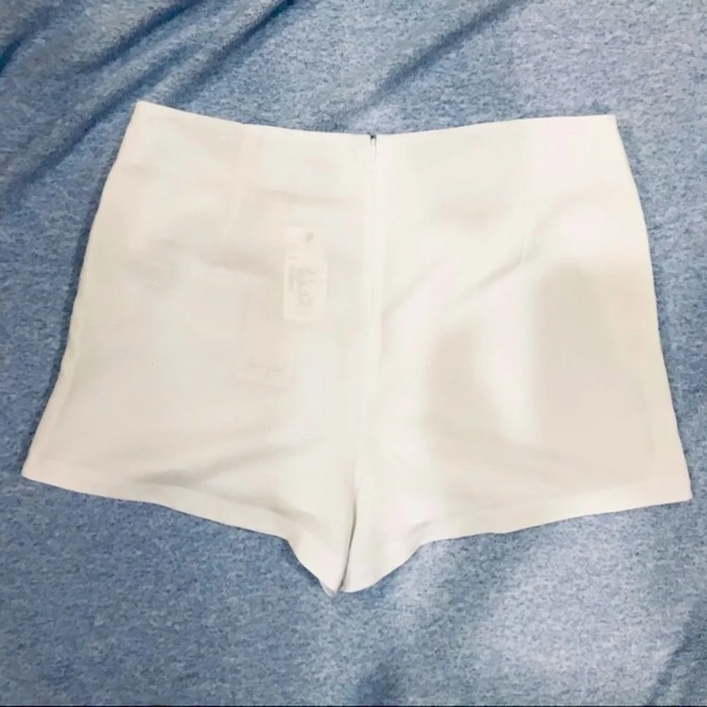 Scripted Front Ruffle Shorts - Cream - Women’s Large NWT - Picture 5 of 8